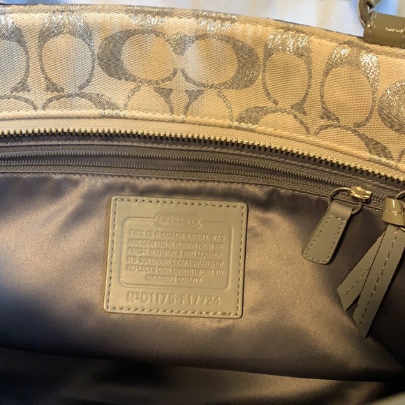 Coach signature fabric handbag - Picture 3 of 8